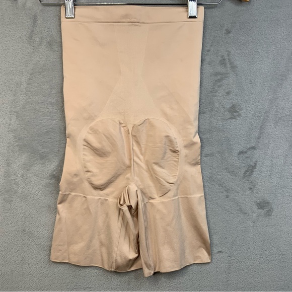 SPANX Women's compression under garments in Beige. Size Medium. - Picture 1 of 6